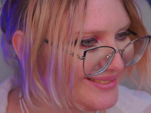 KiraKolobok live webcam show
