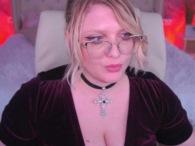 KiraKolobok live cam on BongaCams