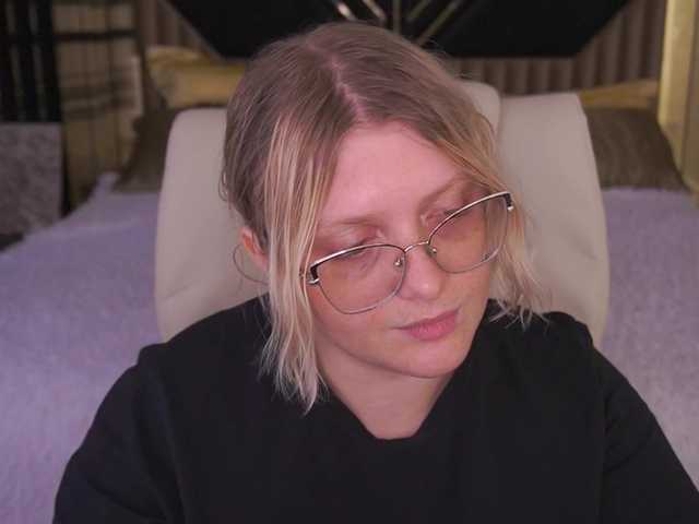 KiraKolobok live cam on BongaCams
