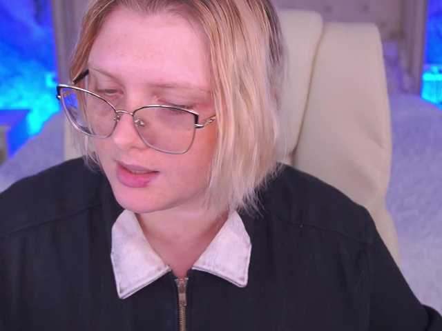 KiraKolobok live cam on BongaCams