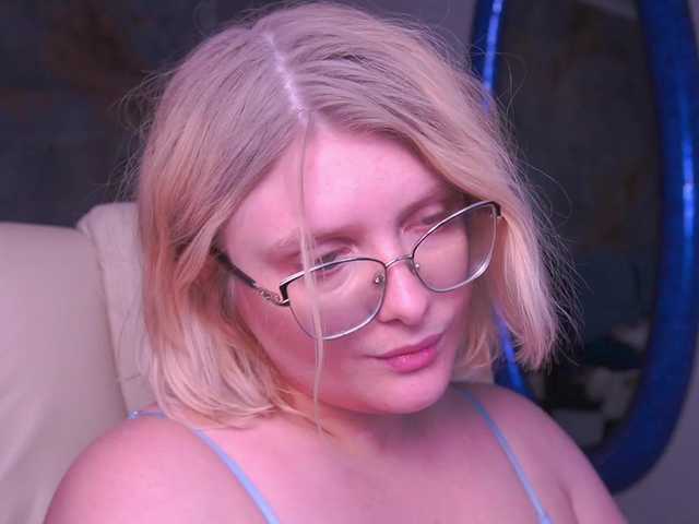KiraKolobok live cam on BongaCams
