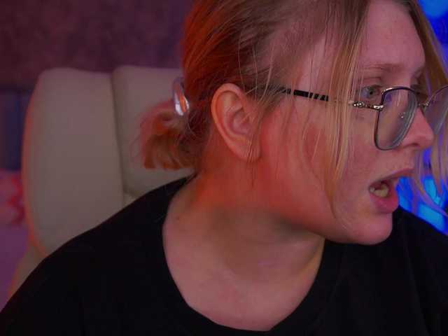 KiraKolobok live cam on BongaCams
