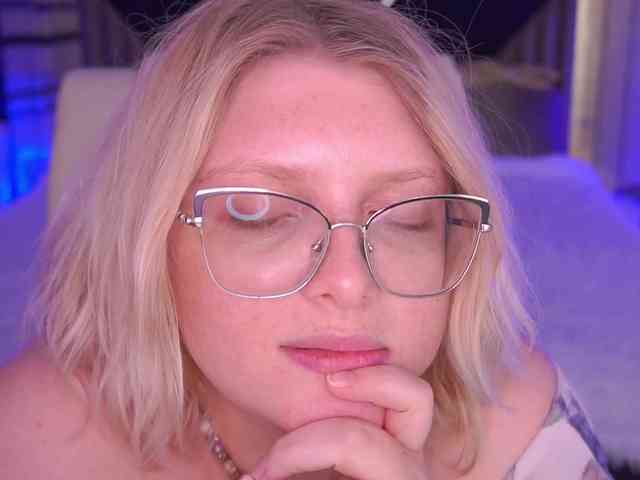 KiraKolobok webcam