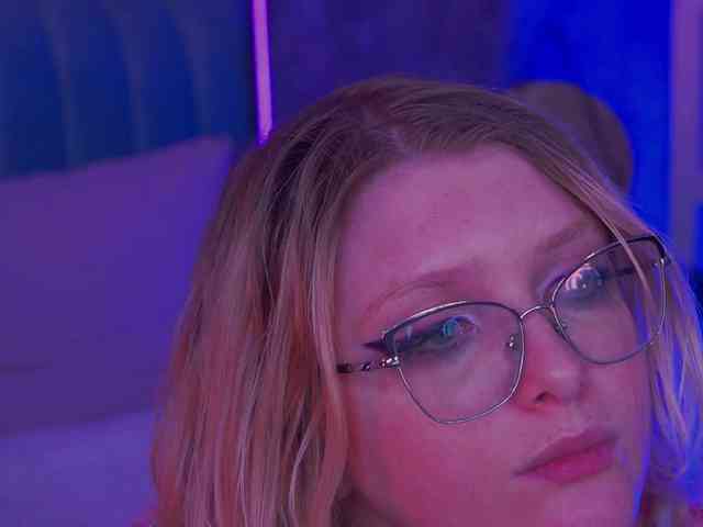 KiraKolobok webcam