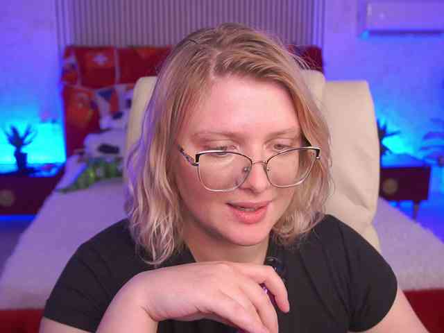 KiraKolobok webcam