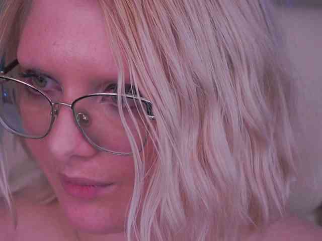 KiraKolobok webcam