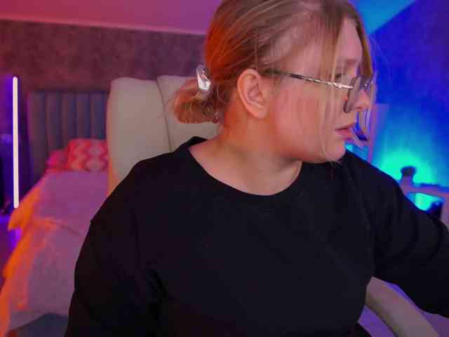 KiraKolobok webcam