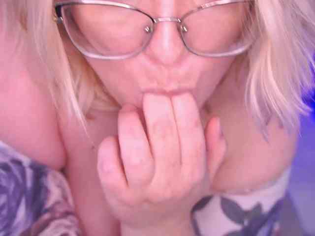 KiraKolobok webcam