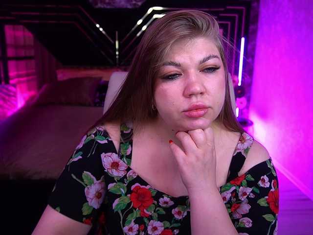 LyalyaPiska live webcam show