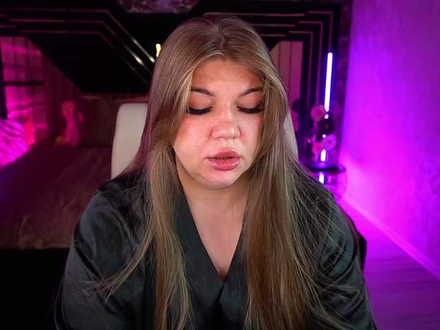 le modèle LyalyaPiska est en webcam porno dans un show sur le site bongacams, il possède les tags suivants: White/Caucasian,Redhead,Shaved