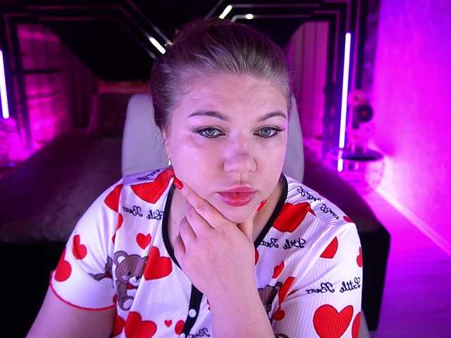 LyalyaPiska live cam on BongaCams