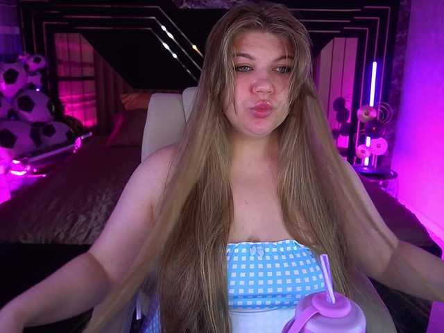 LyalyaPiska live cam on BongaCams