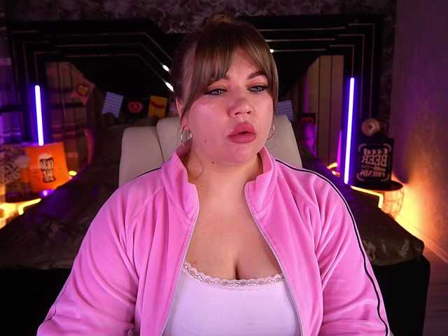 LyalyaPiska live cam on BongaCams