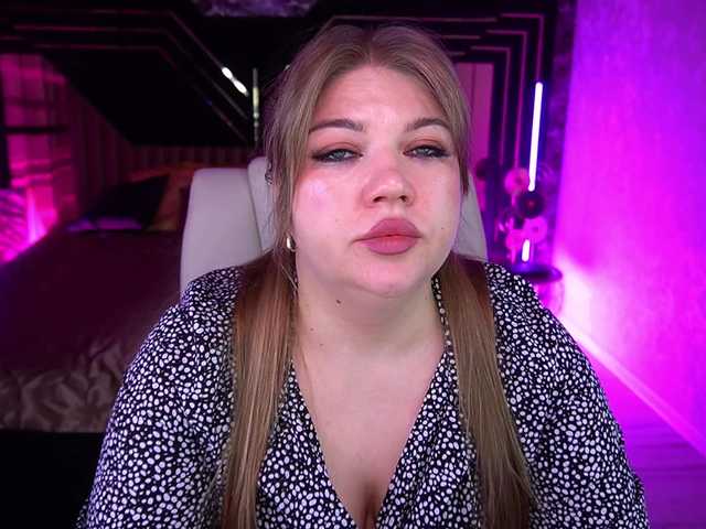 LyalyaPiska live webcam show