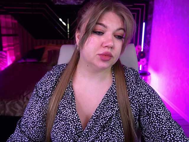 LyalyaPiska live webcam show