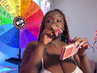 Strawhatlei's Live Webcam
