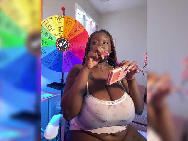 Strawhatlei live cam on BongaCams