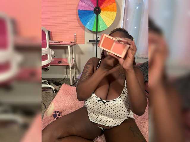 Strawhatlei live cam on BongaCams