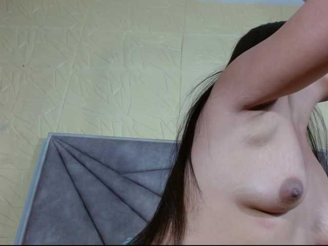 luna-maison live cam on BongaCams