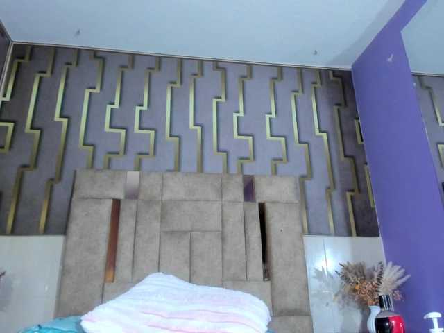 luna-maison live cam on BongaCams