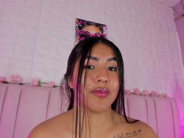 luna-maison live cam on BongaCams