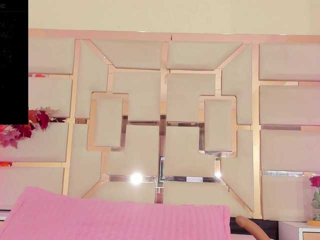 luna-maison live cam on BongaCams