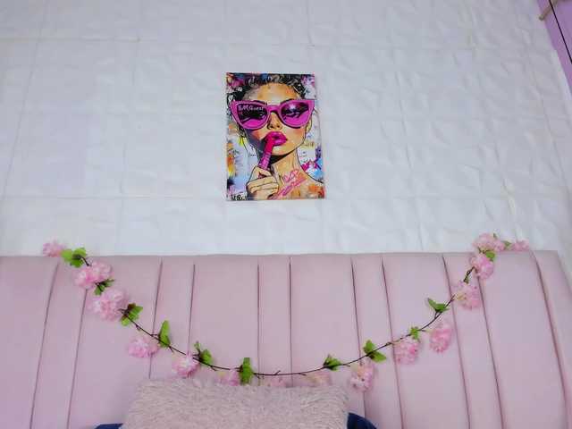 luna-maison live cam on BongaCams