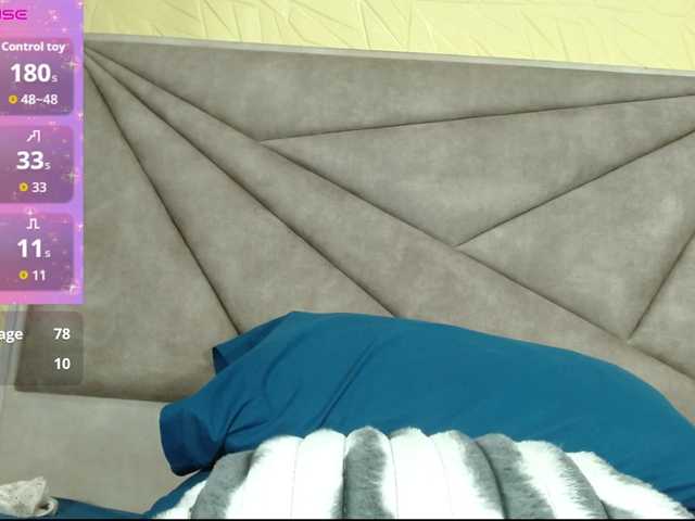 luna-maison live cam on BongaCams