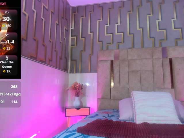 luna-maison live cam on BongaCams