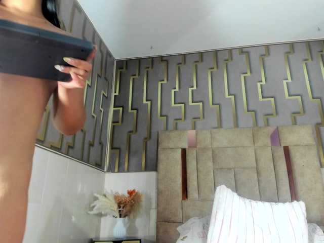 luna-maison live cam on BongaCams