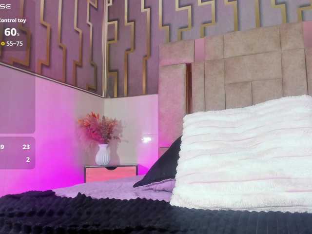 luna-maison live cam on BongaCams