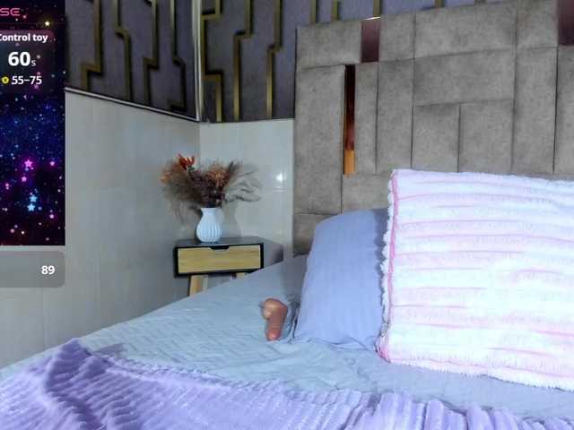 luna-maison live cam on BongaCams