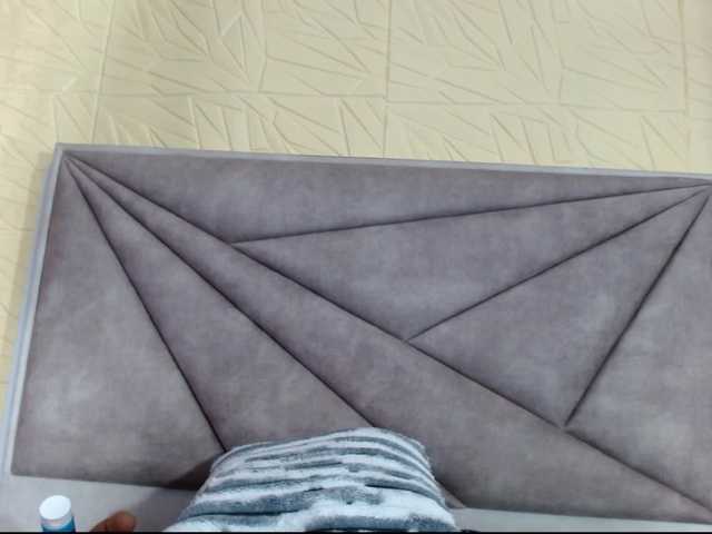 luna-maison live cam on BongaCams