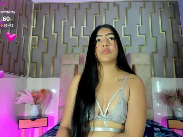 luna-maison live cam on BongaCams