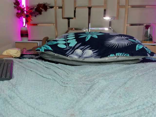 luna-maison live cam on BongaCams