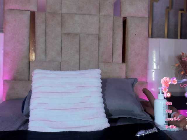 luna-maison live cam on BongaCams