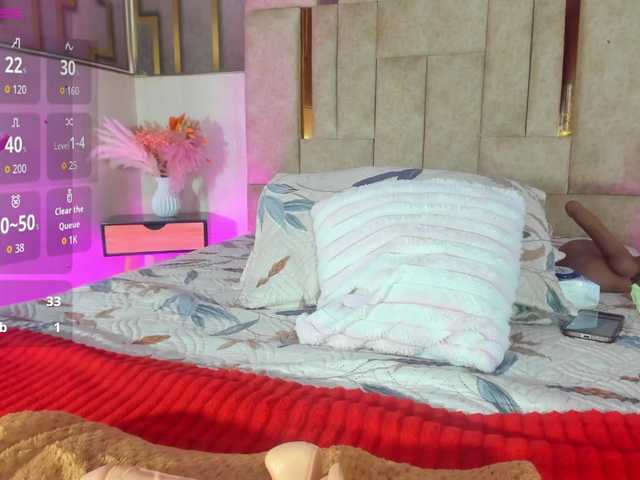 luna-maison live cam on BongaCams