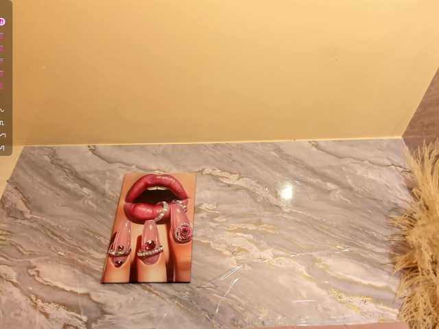 victoria-keyy live cam on BongaCams