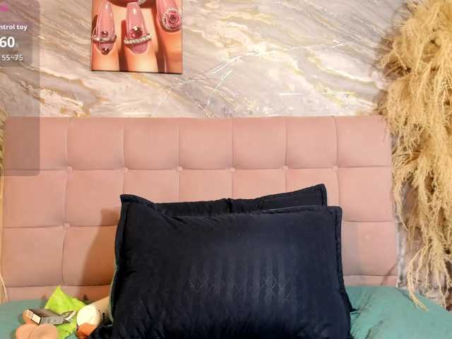 victoria-keyy live cam on BongaCams