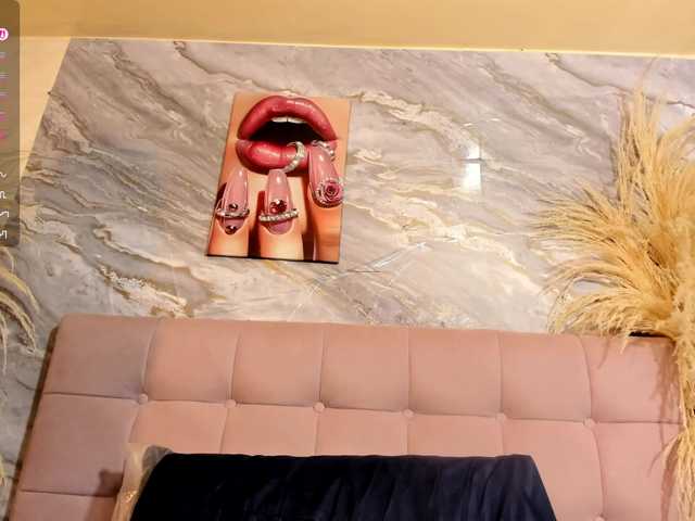 victoria-keyy live cam on BongaCams