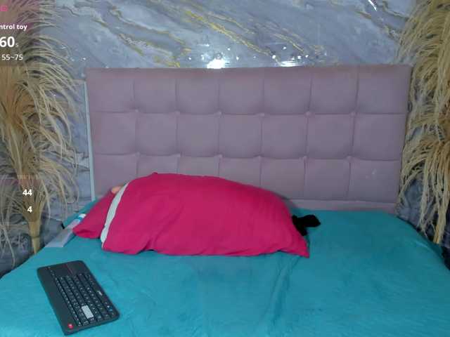 victoria-keyy live cam on BongaCams