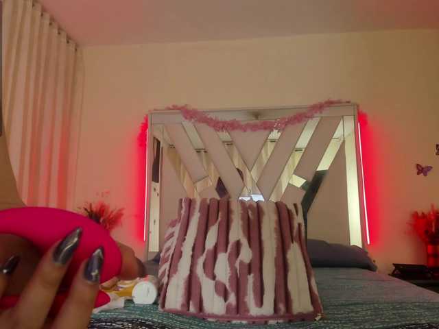 victoria-keyy live webcam show