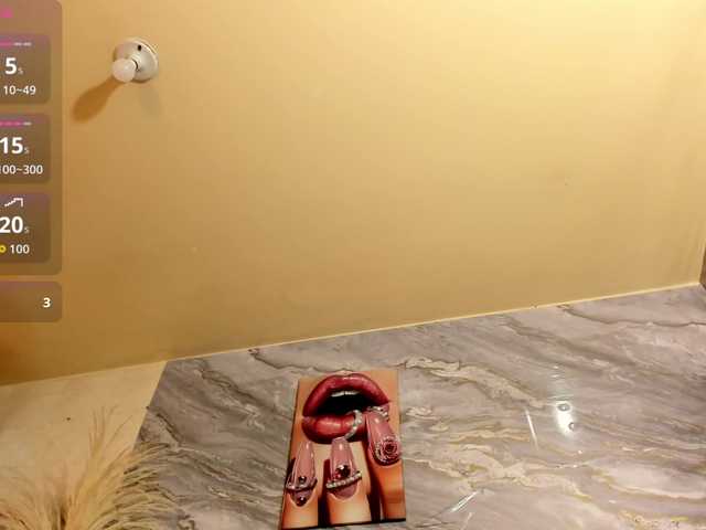 victoria-keyy live cam on BongaCams