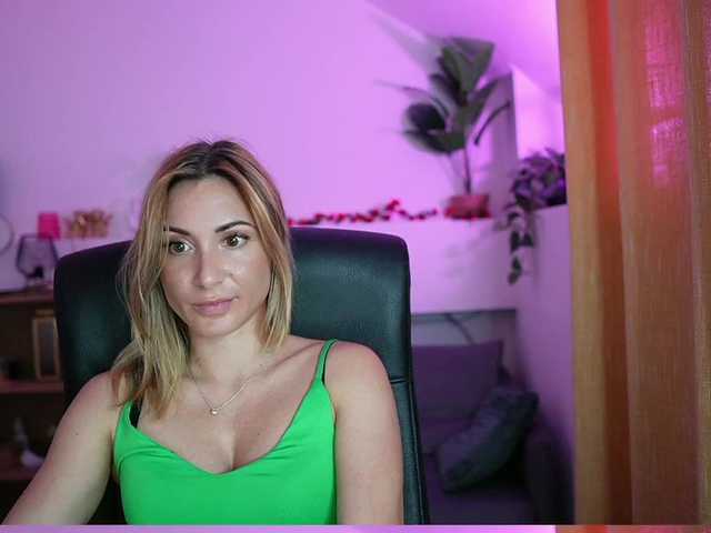 Cumwithsarah live cam on BongaCams