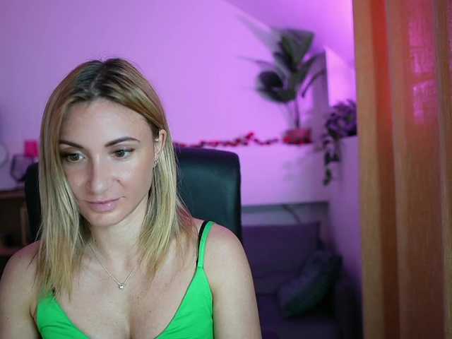 Cumwithsarah live cam on BongaCams