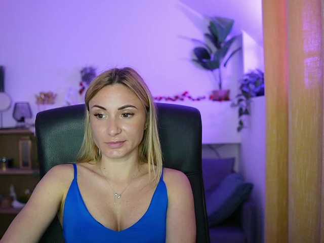 Cumwithsarah live cam on BongaCams