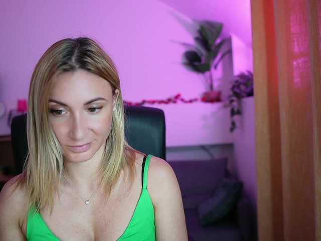 Cumwithsarah Live Cam on BongaCams