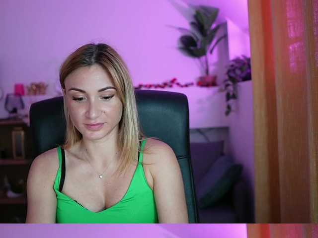 Cumwithsarah live cam on BongaCams