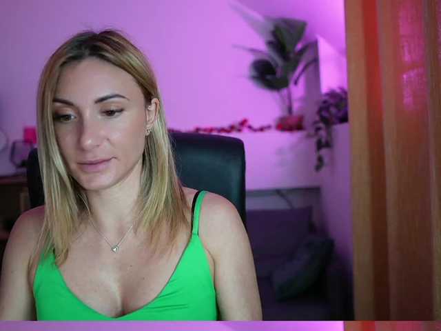 Cumwithsarah live cam on BongaCams
