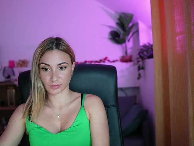 Cumwithsarah live cam on BongaCams